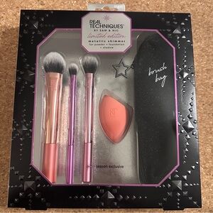 NEW REAL TECHNIQUES Limited Luminous Bag + Face + Eye + Cheek Brush Set